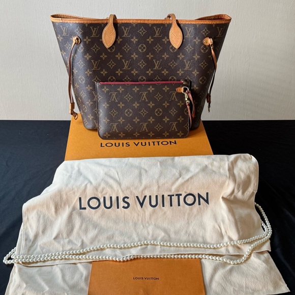 Louis Vuitton Handbags - Louis Vuitton Classic Brown Monogram Tote